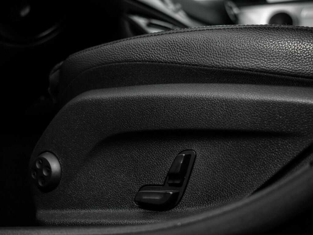 Б/У Мерседес-Бенц Е-Класс 2021 года. Фото: #7