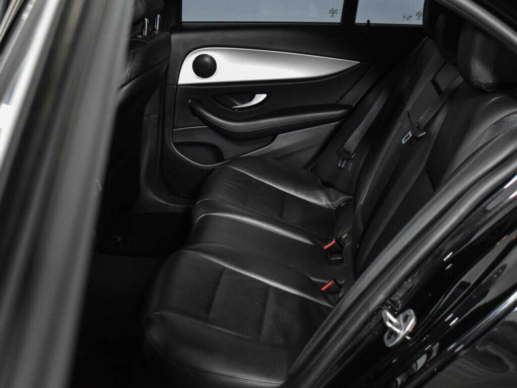 Б/У Мерседес-Бенц Е-Класс 2021 года. Фото: #8