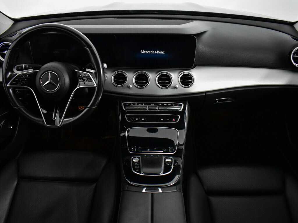 Б/У Мерседес-Бенц Е-Класс 2021 года. Фото: #10