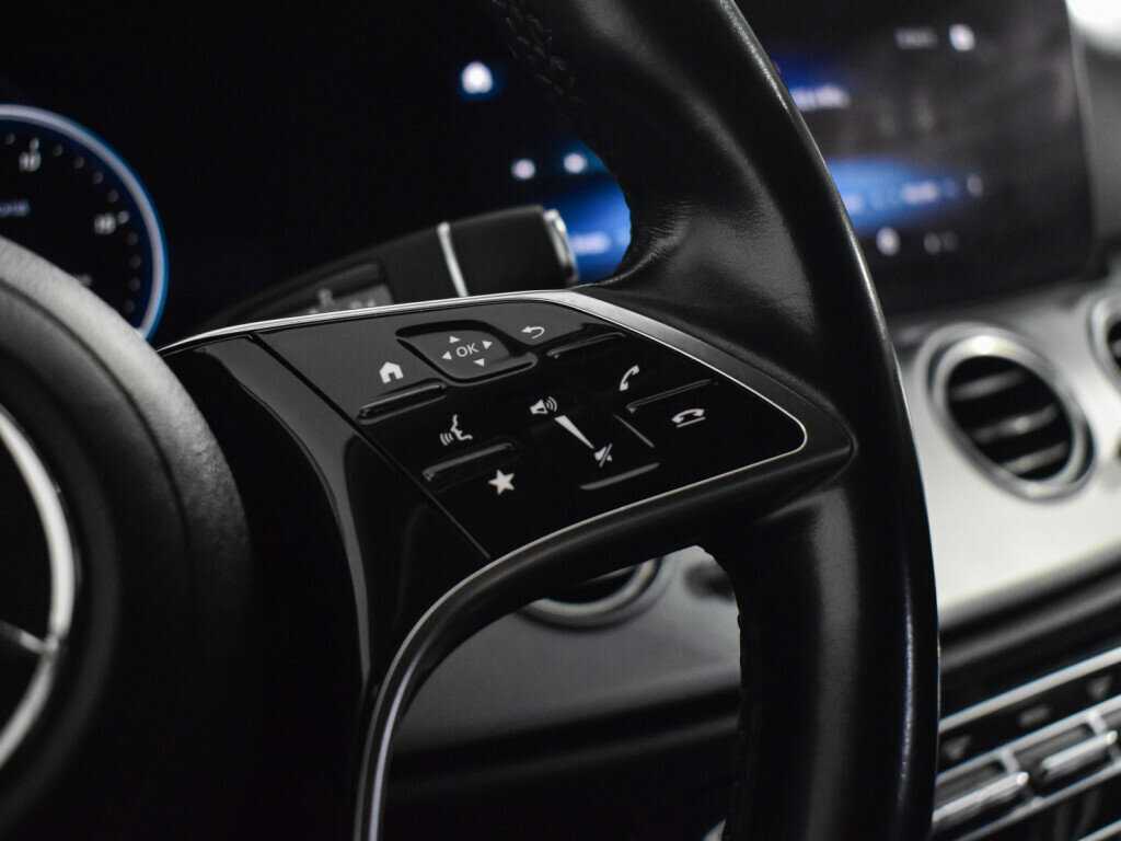 Б/У Мерседес-Бенц Е-Класс 2021 года. Фото: #13