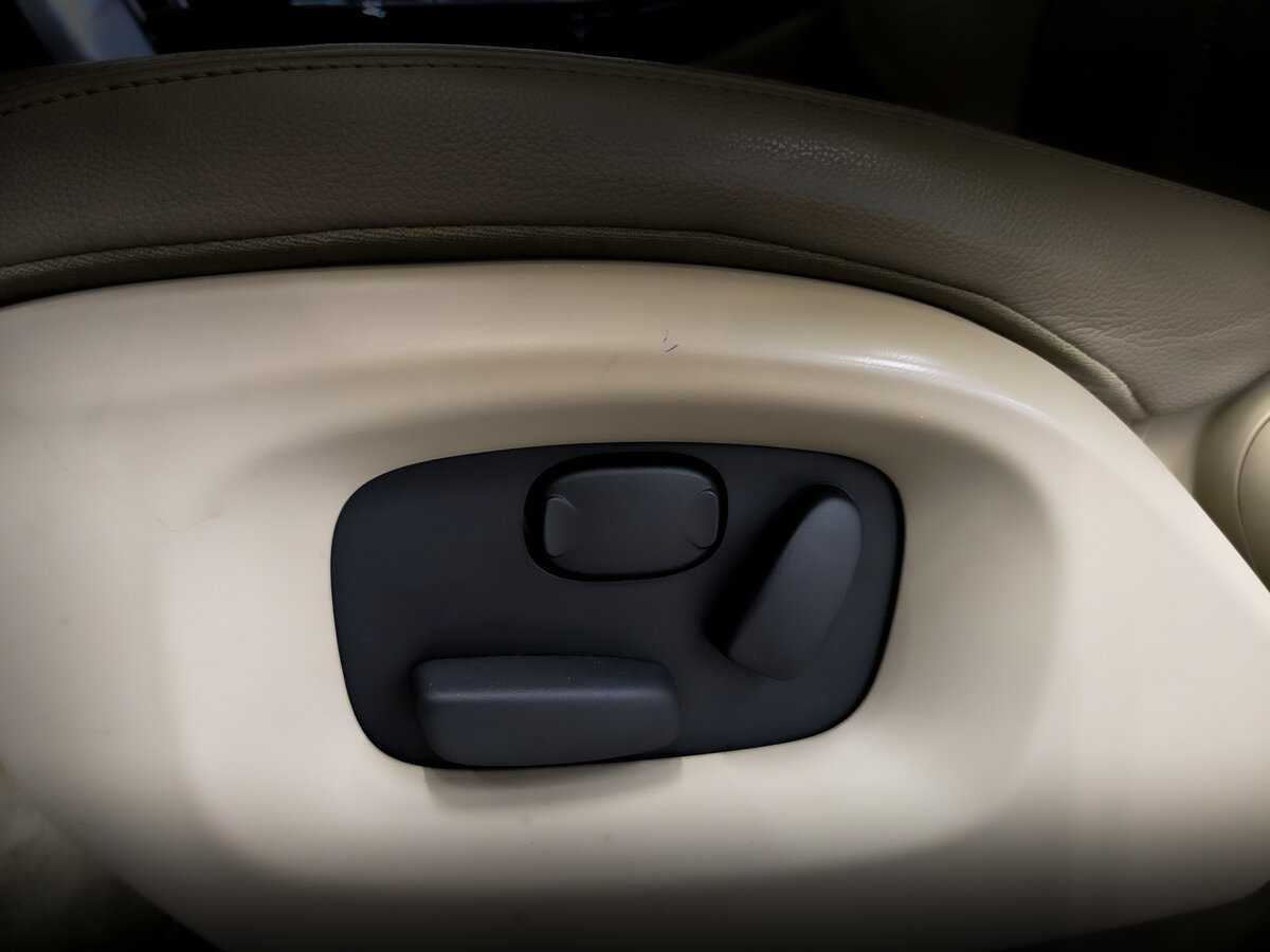 Б/У Лэнд Ровер Рэнж Ровер 2014 года. Фото: #18