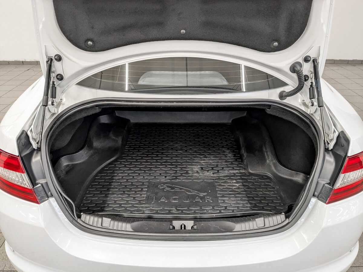 Б/У Ягуар ИксФ 2014 года. Фото: #9