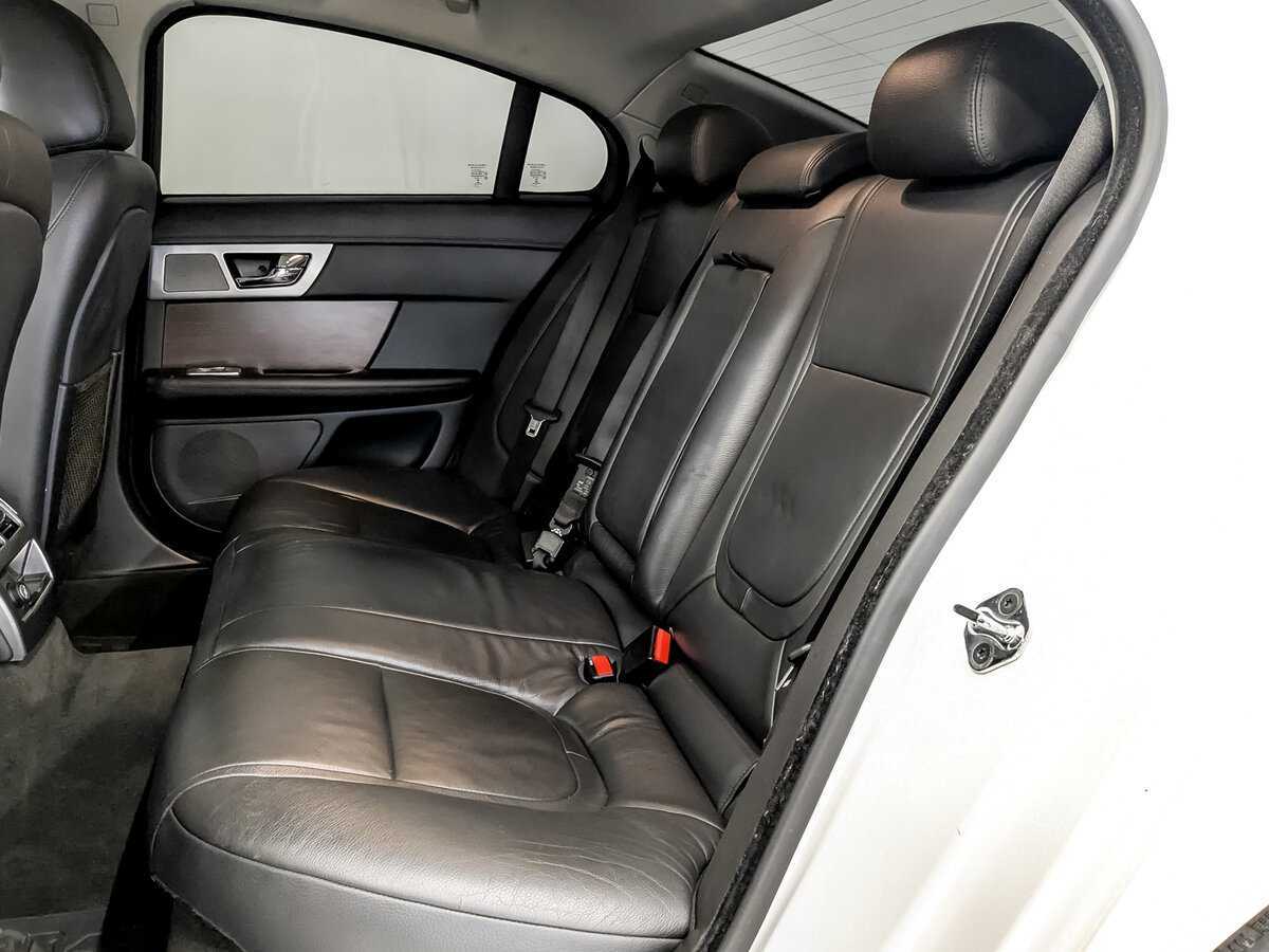 Б/У Ягуар ИксФ 2014 года. Фото: #11