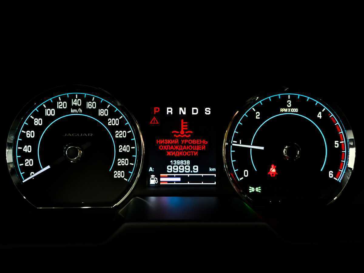 Б/У Ягуар ИксФ 2014 года. Фото: #12