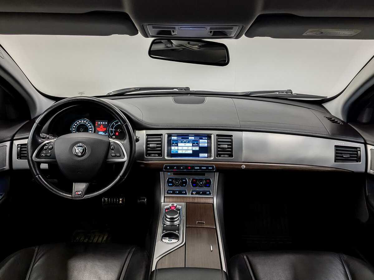 Б/У Ягуар ИксФ 2014 года. Фото: #13