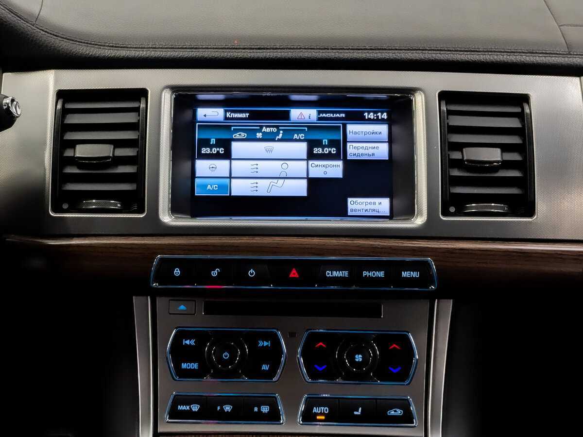 Б/У Ягуар ИксФ 2014 года. Фото: #14