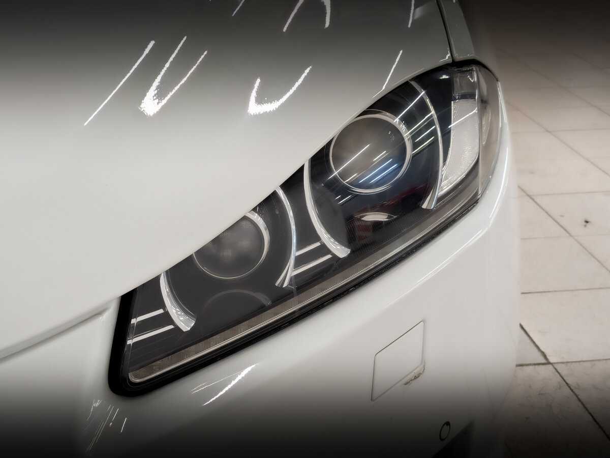 Б/У Ягуар ИксФ 2014 года. Фото: #16