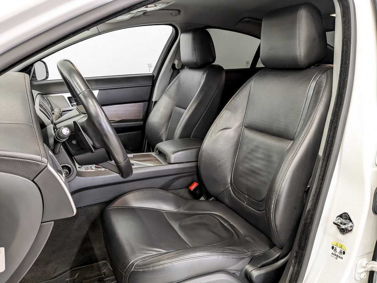 Б/У Ягуар ИксФ 2014 года. Фото: #19