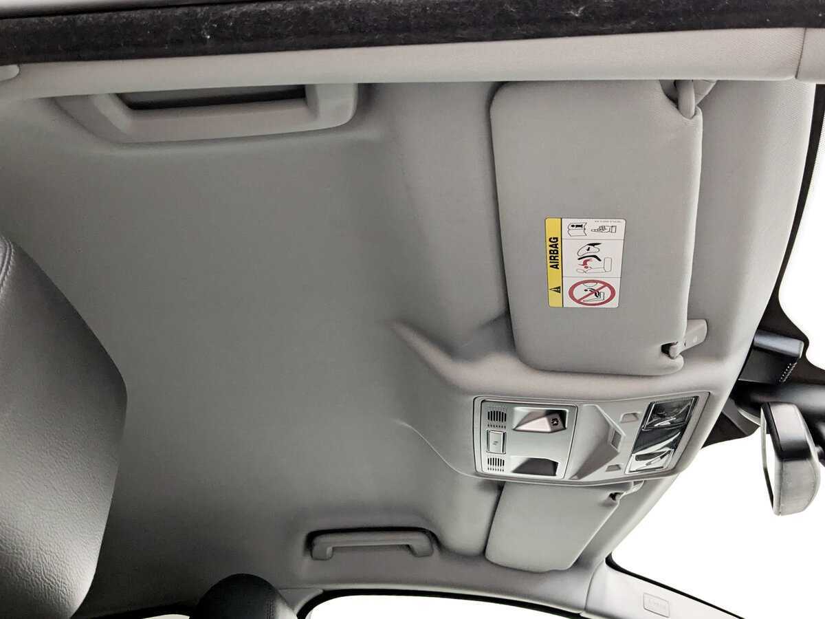 Б/У Ягуар ИксФ 2014 года. Фото: #21