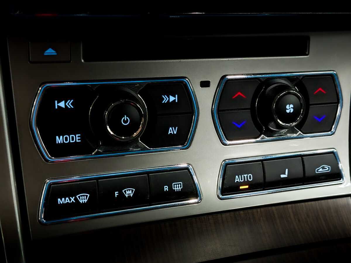 Б/У Ягуар ИксФ 2014 года. Фото: #24