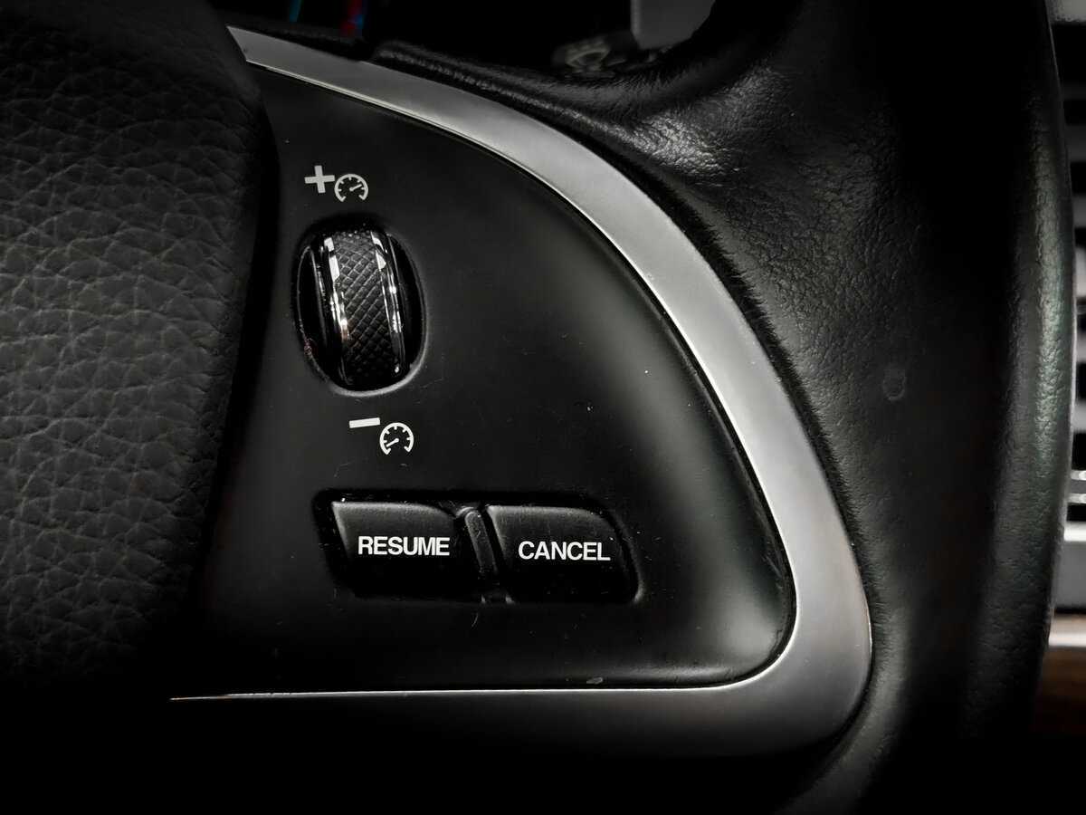 Б/У Ягуар ИксФ 2014 года. Фото: #28