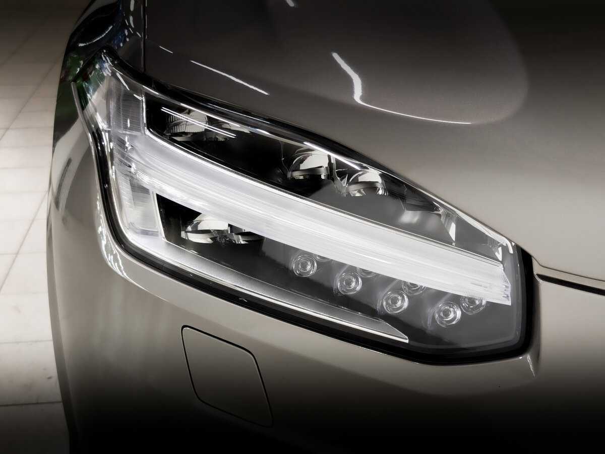 Б/У Вольво ИксЦ90 2020 года. Фото: #15