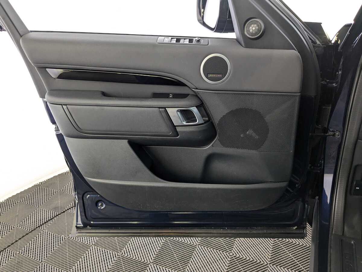 Б/У Лэнд Ровер Дискавери 2019 года. Фото: #17