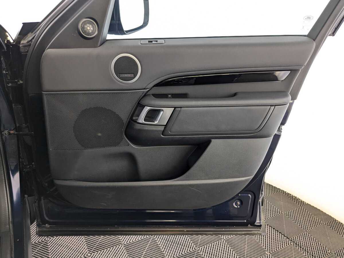 Б/У Лэнд Ровер Дискавери 2019 года. Фото: #24