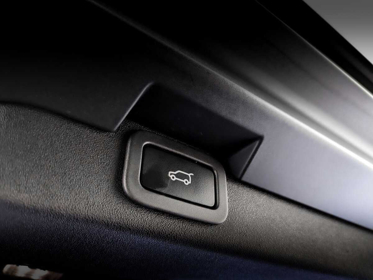 Б/У Лэнд Ровер Дискавери 2019 года. Фото: #25