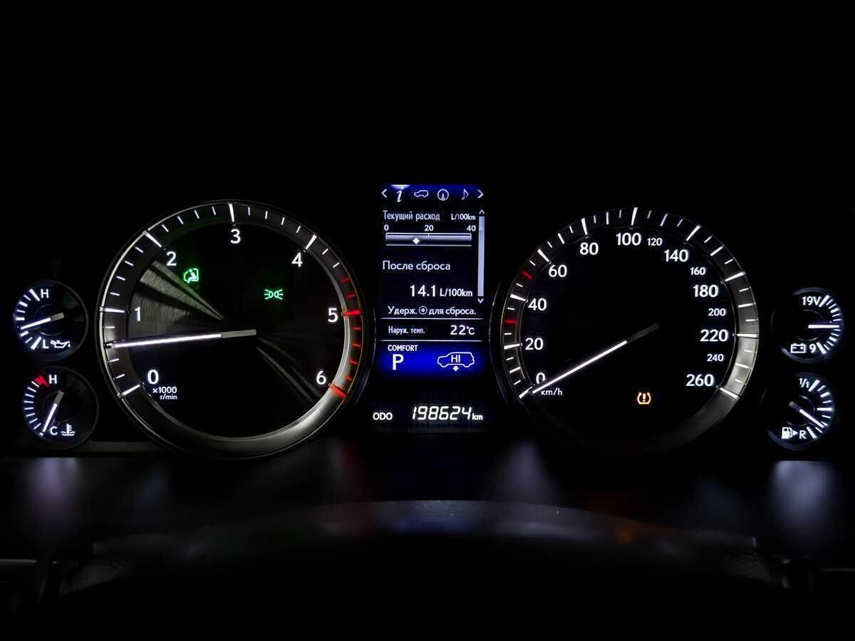 Б/У Лексус Л-Икс 2017 года. Фото: #12