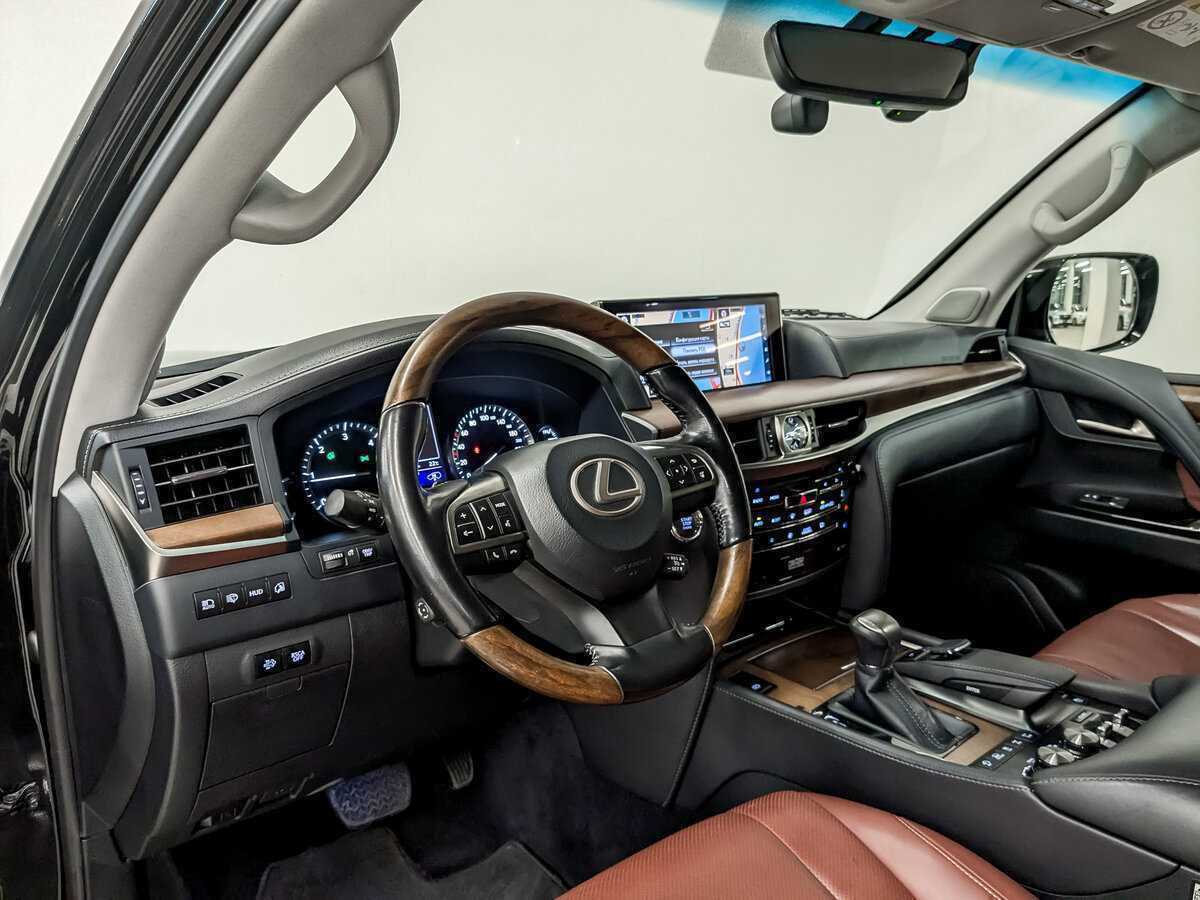 Б/У Лексус Л-Икс 2017 года. Фото: #15