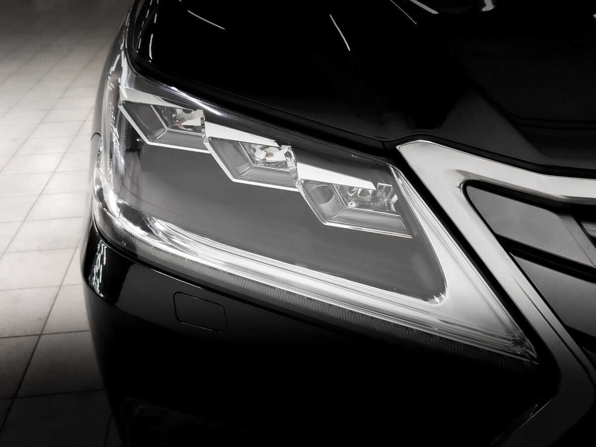 Б/У Лексус Л-Икс 2017 года. Фото: #16