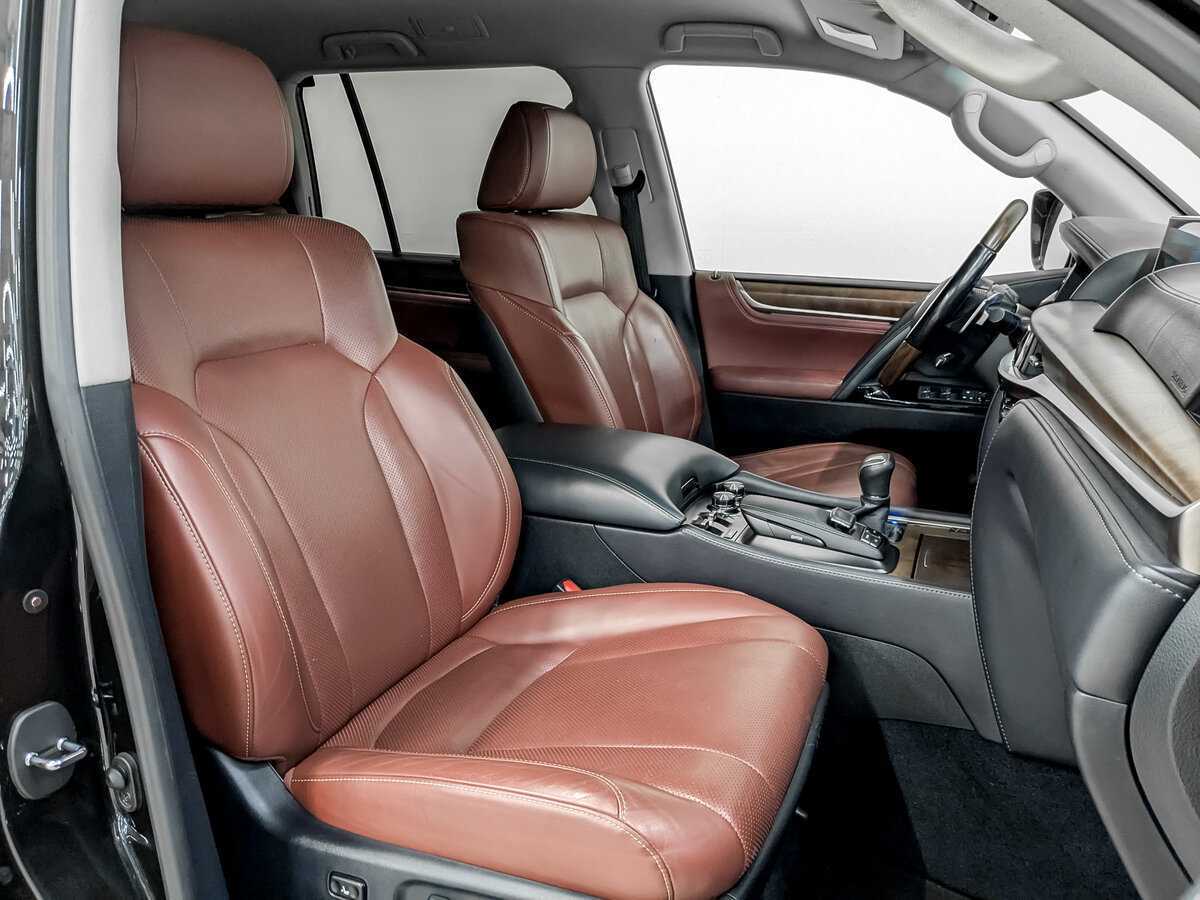 Б/У Лексус Л-Икс 2017 года. Фото: #23