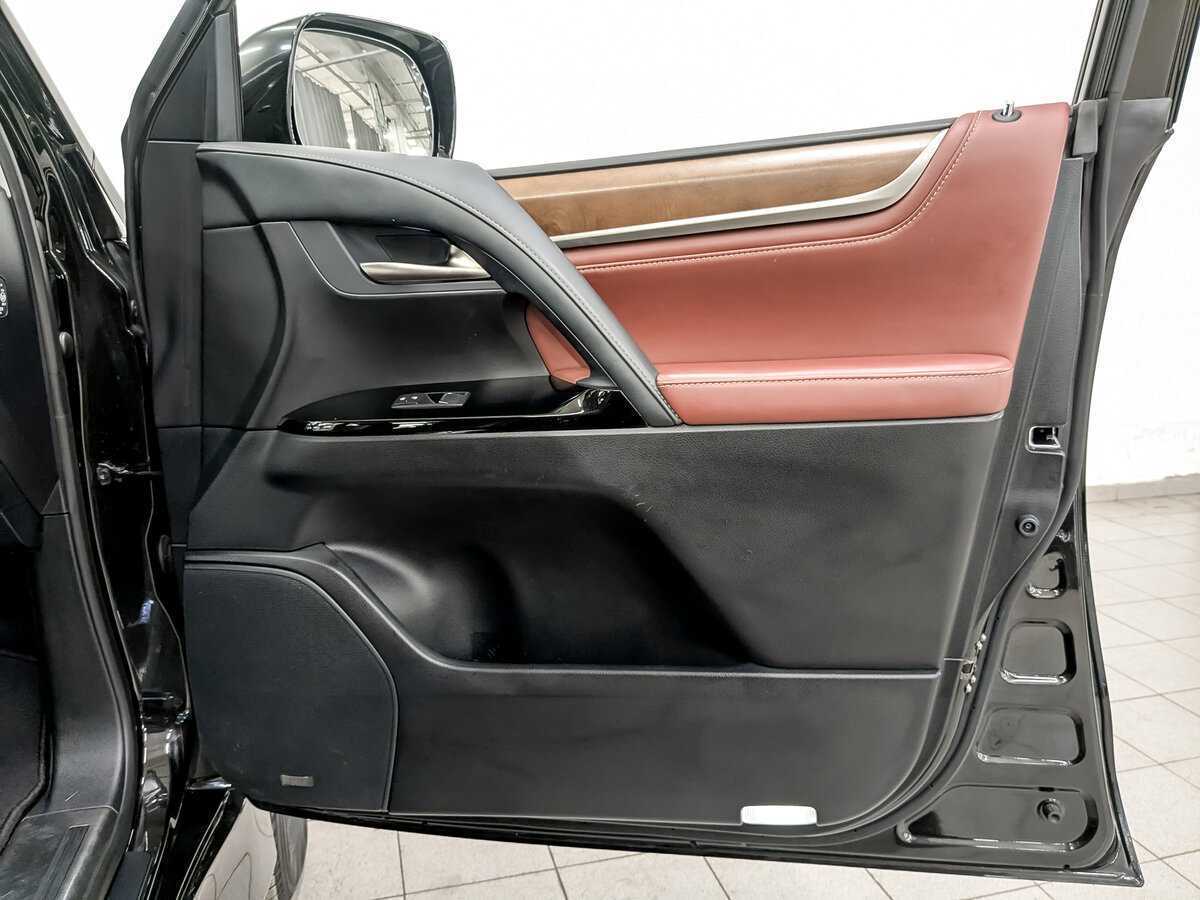 Б/У Лексус Л-Икс 2017 года. Фото: #24