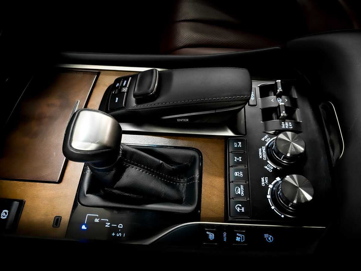 Б/У Лексус Л-Икс 2017 года. Фото: #26