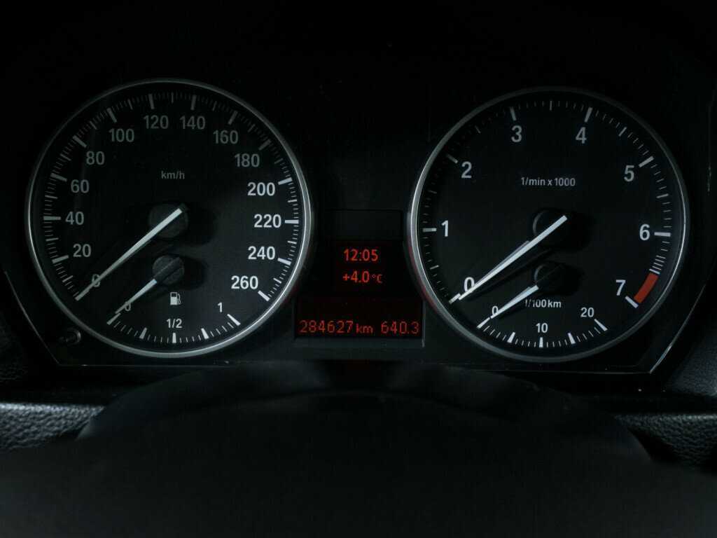 Б/У БМВ 3 серии 2010 года. Фото: #10