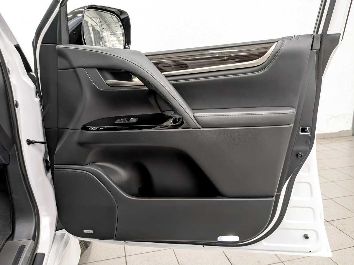 Б/У Лексус Л-Икс 2021 года. Фото: #24