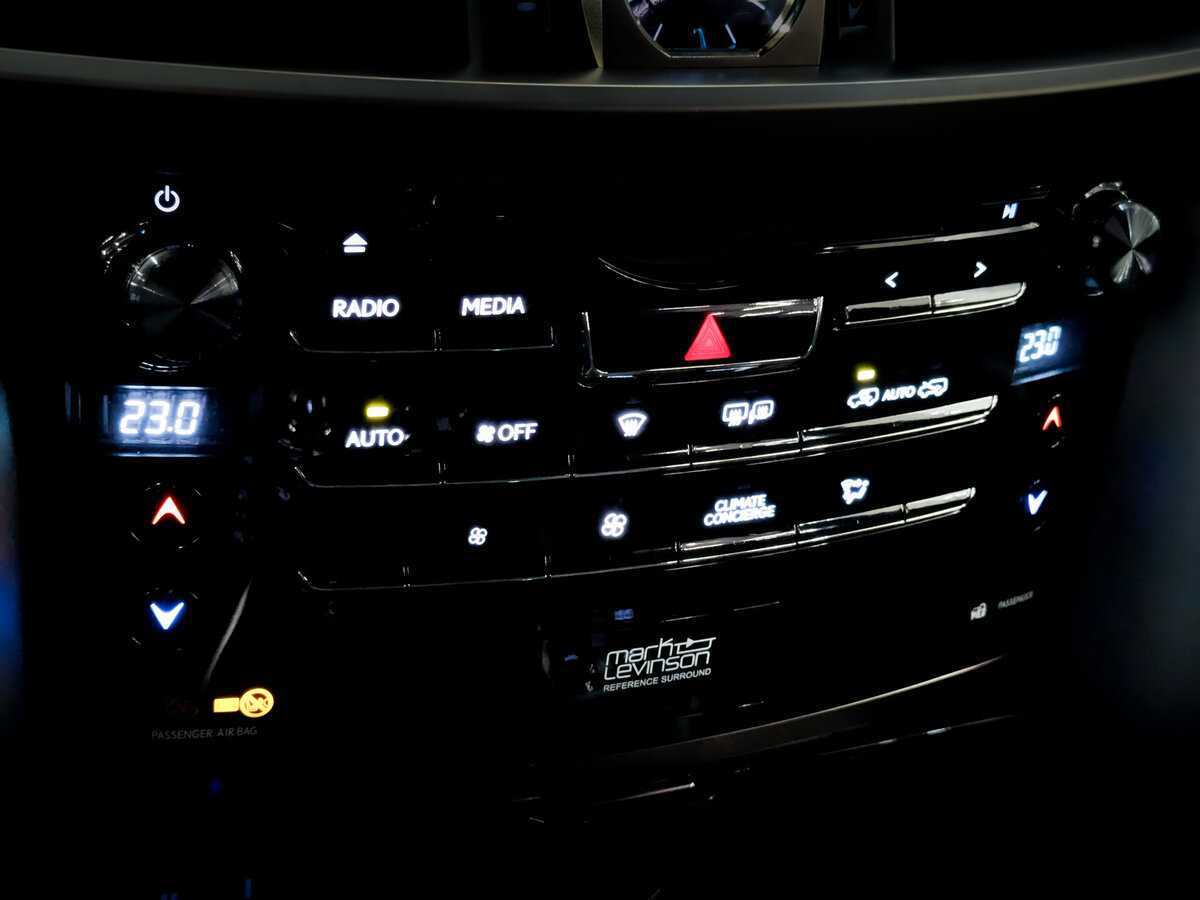 Б/У Лексус Л-Икс 2021 года. Фото: #27