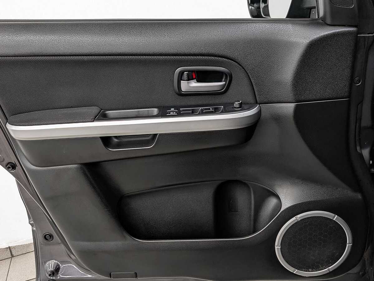 Б/У Сузуки Гранд Витара 2011 года. Фото: #17