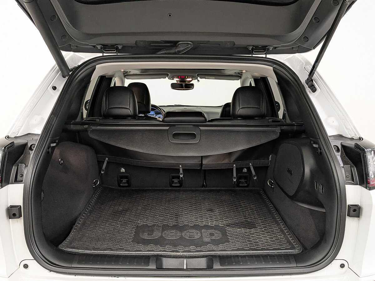 Б/У Джип Чироки 2019 года. Фото: #9