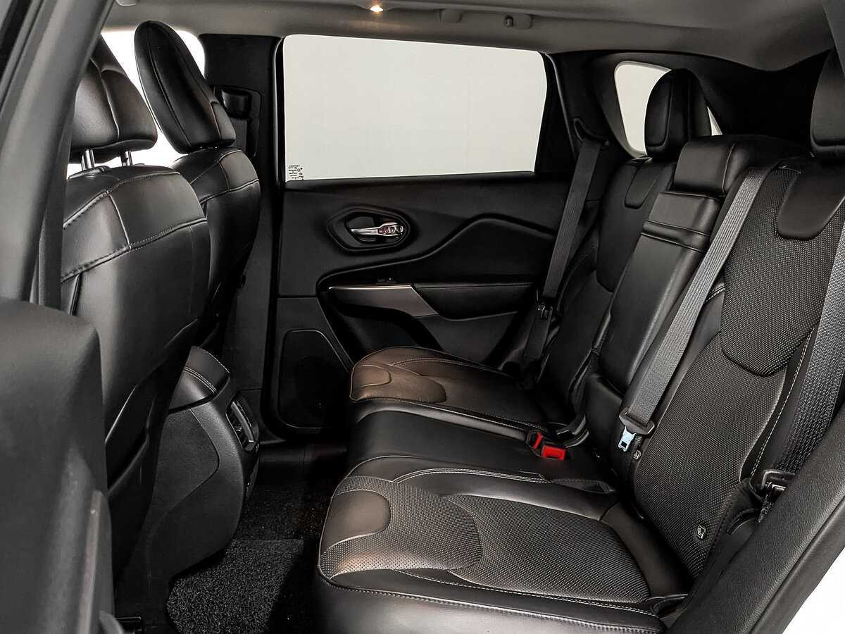 Б/У Джип Чироки 2019 года. Фото: #16