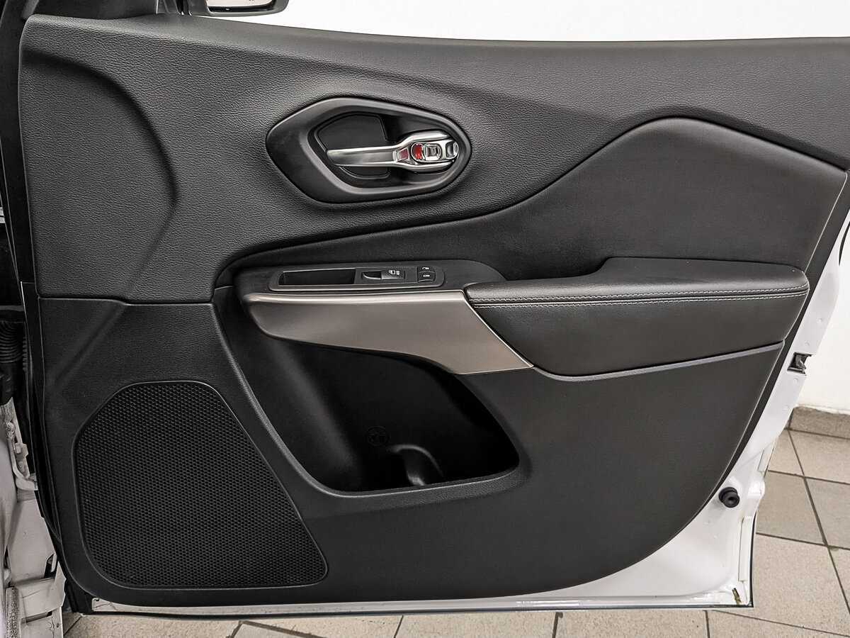 Б/У Джип Чироки 2019 года. Фото: #22