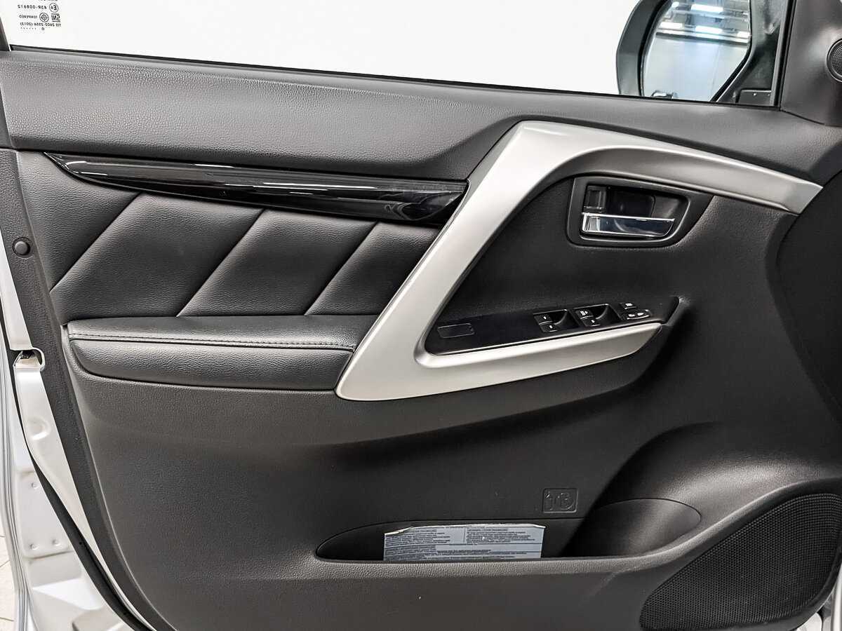 Mitsubishi Pajero Sport 2020 года с пробегом. Фото: #18