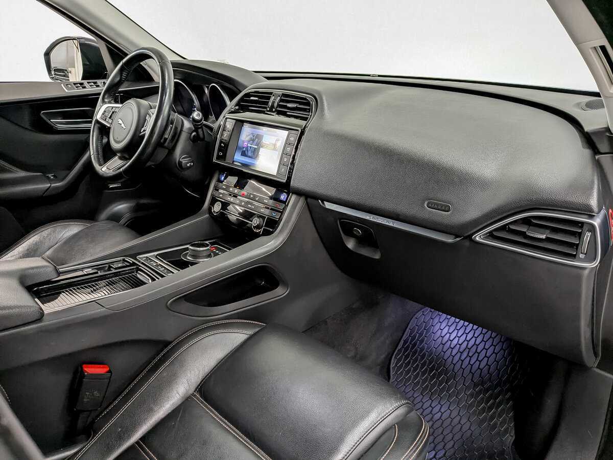 Б/У Ягуар Ф-Пэйс 2017 года. Фото: #10