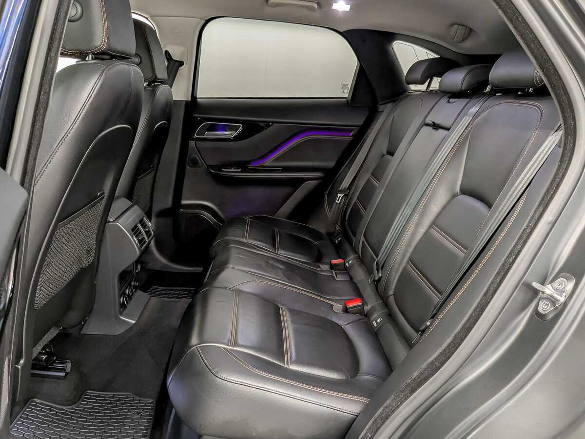 Б/У Ягуар Ф-Пэйс 2017 года. Фото: #11