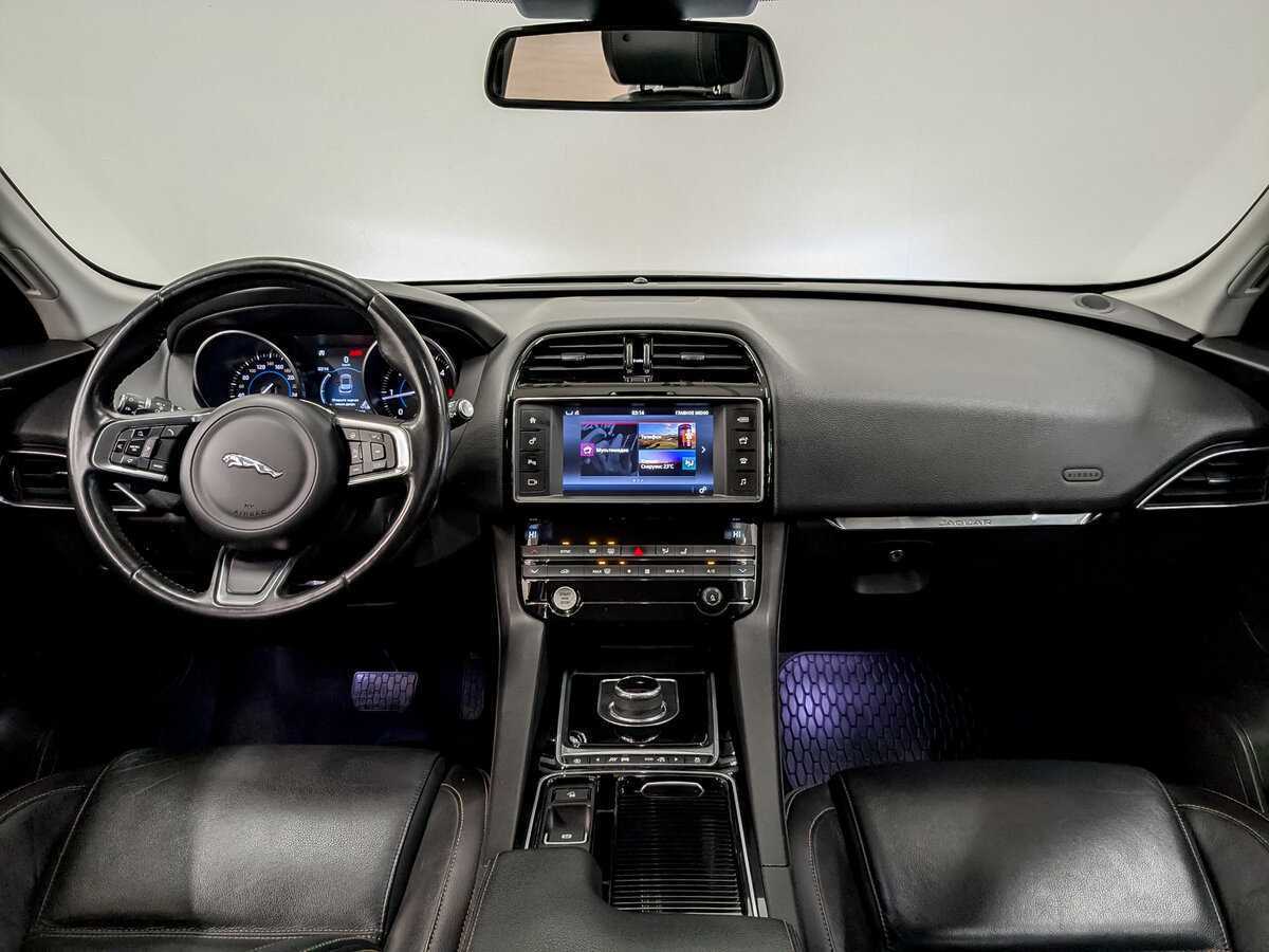 Б/У Ягуар Ф-Пэйс 2017 года. Фото: #13