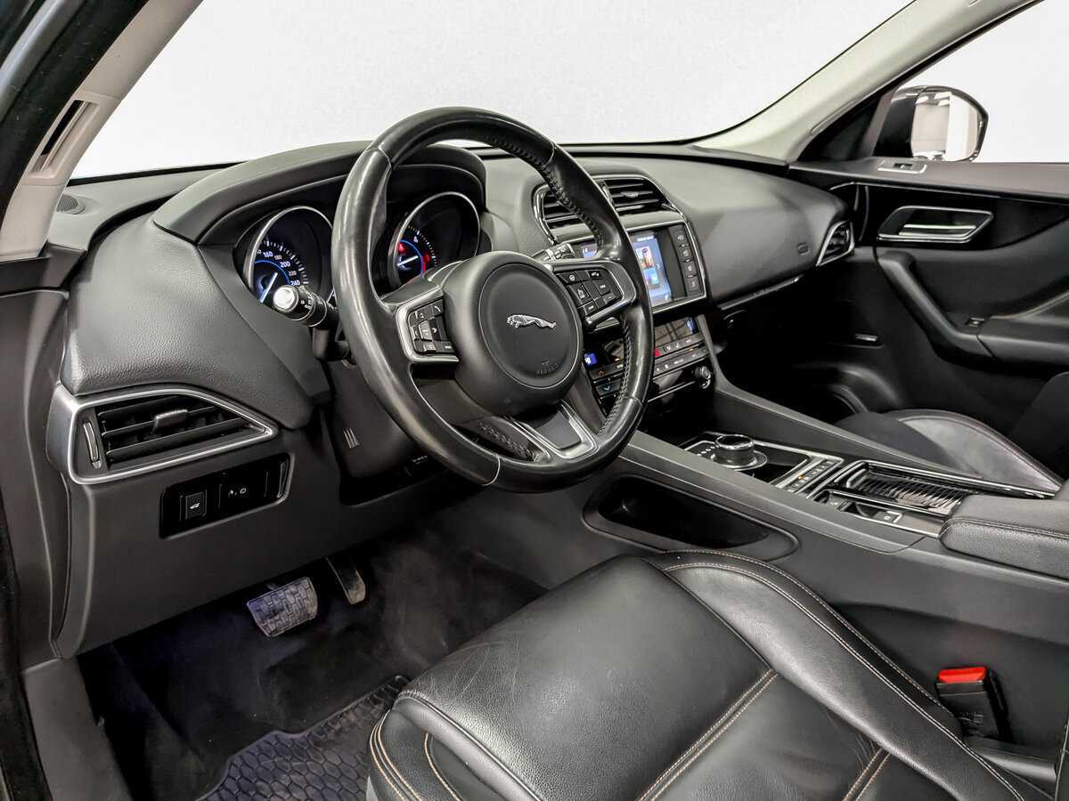 Б/У Ягуар Ф-Пэйс 2017 года. Фото: #15