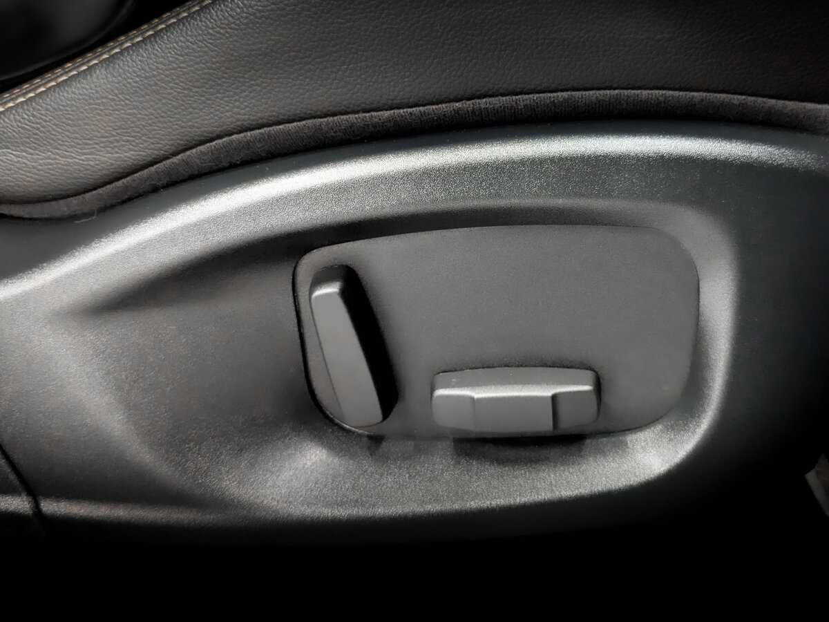 Б/У Ягуар Ф-Пэйс 2017 года. Фото: #24