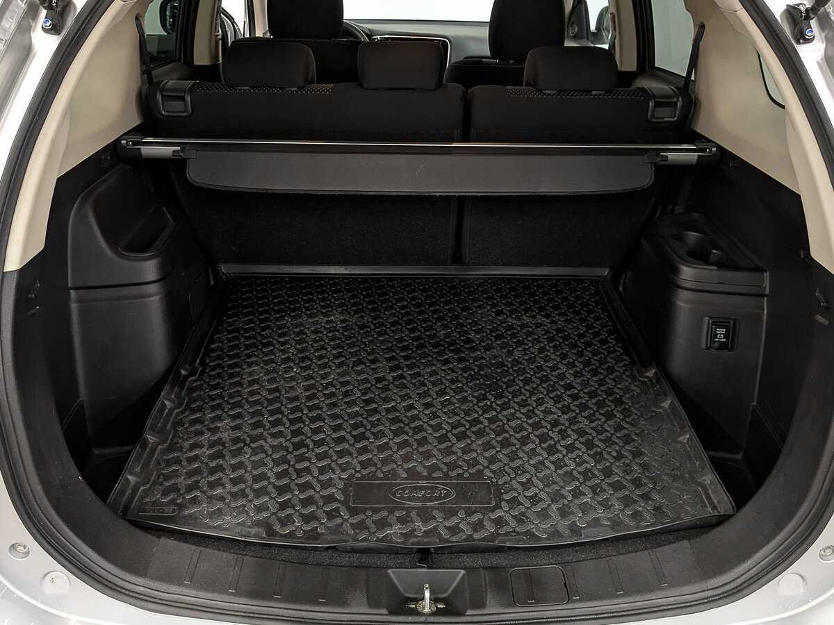 Б/У Митсубиши Оутлэндер 2020 года. Фото: #9