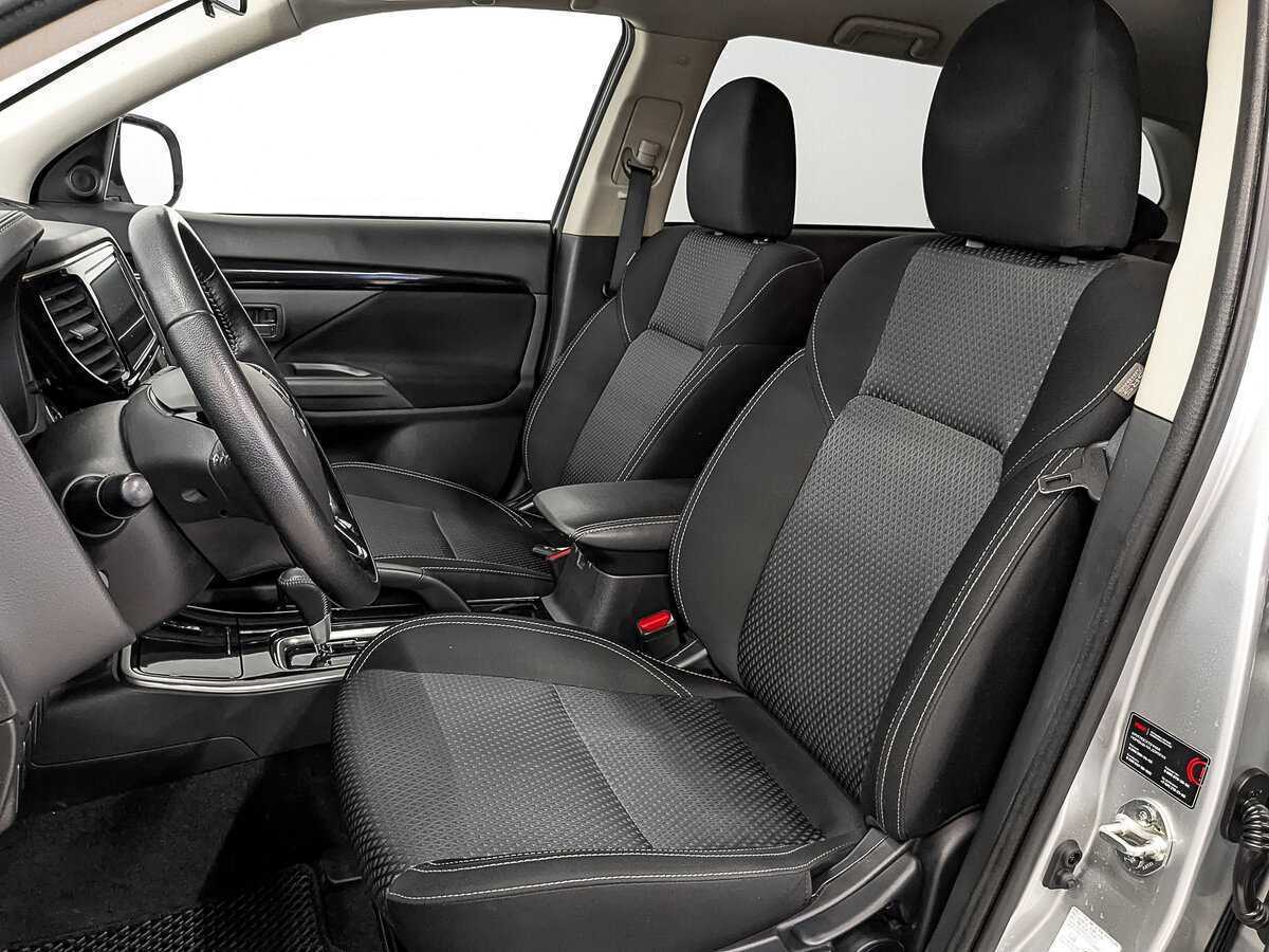 Б/У Митсубиши Оутлэндер 2020 года. Фото: #19