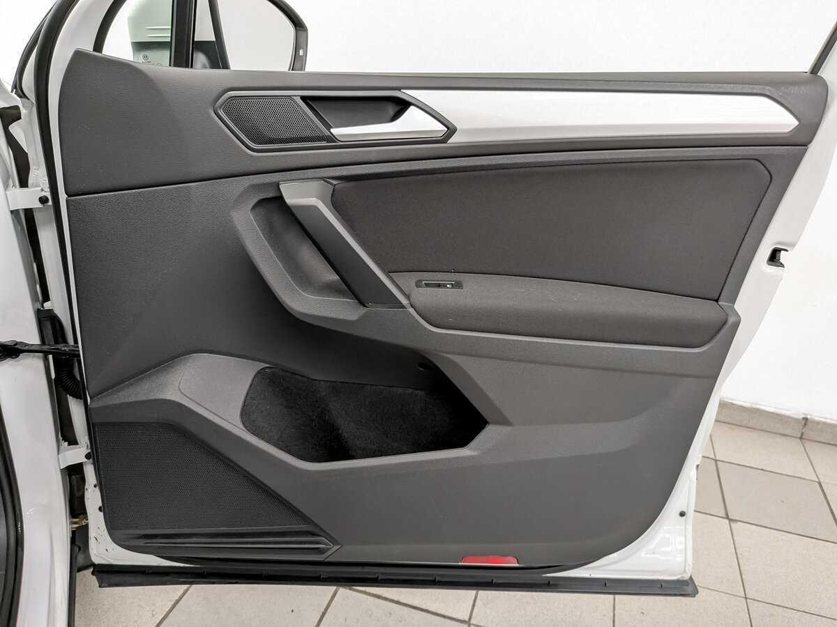 Б/У Фольксваген Тигуан 2021 года. Фото: #23