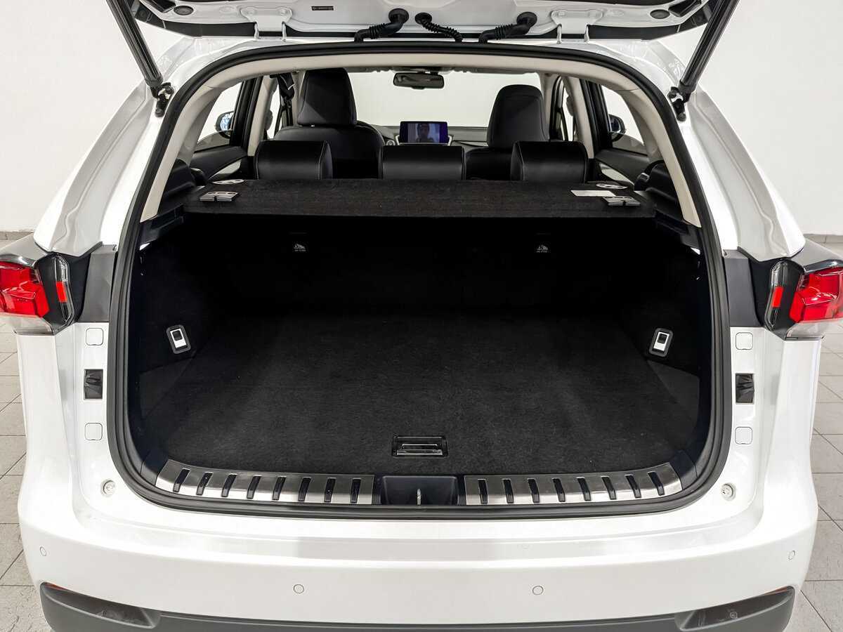 Б/У Лексус Н-Икс 2019 года. Фото: #9