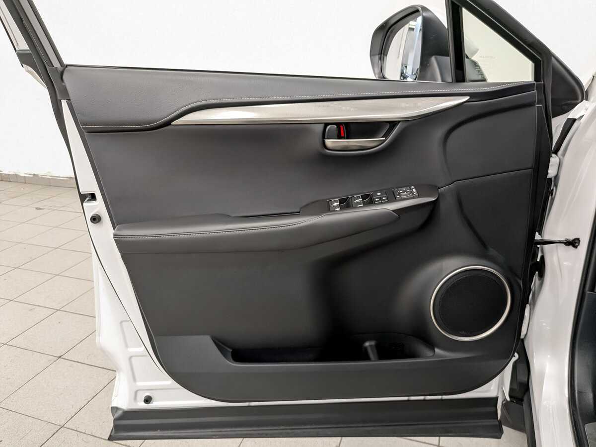 Б/У Лексус Н-Икс 2019 года. Фото: #16