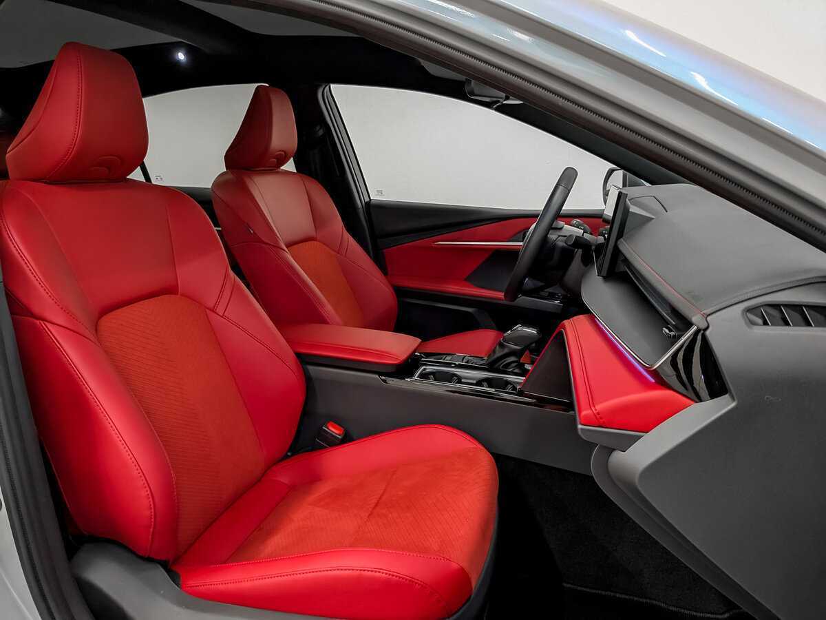 Б/У Тойота Камри 2024 года. Фото: #21