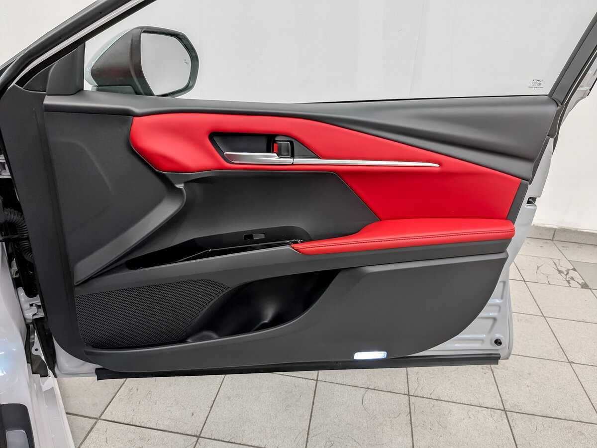 Б/У Тойота Камри 2024 года. Фото: #22