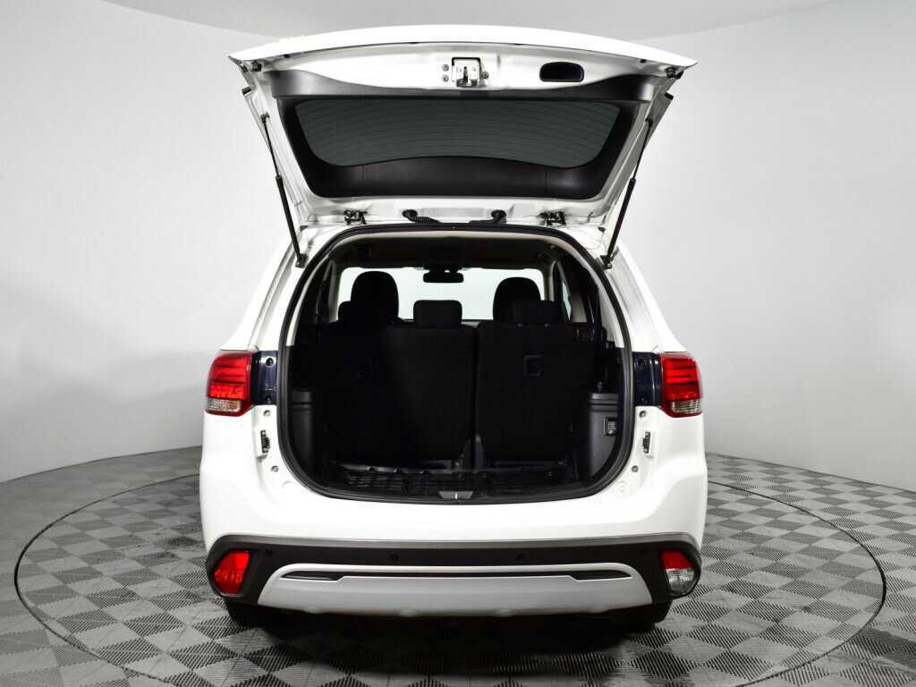 Б/У Митсубиши Оутлэндер 2020 года. Фото: #14