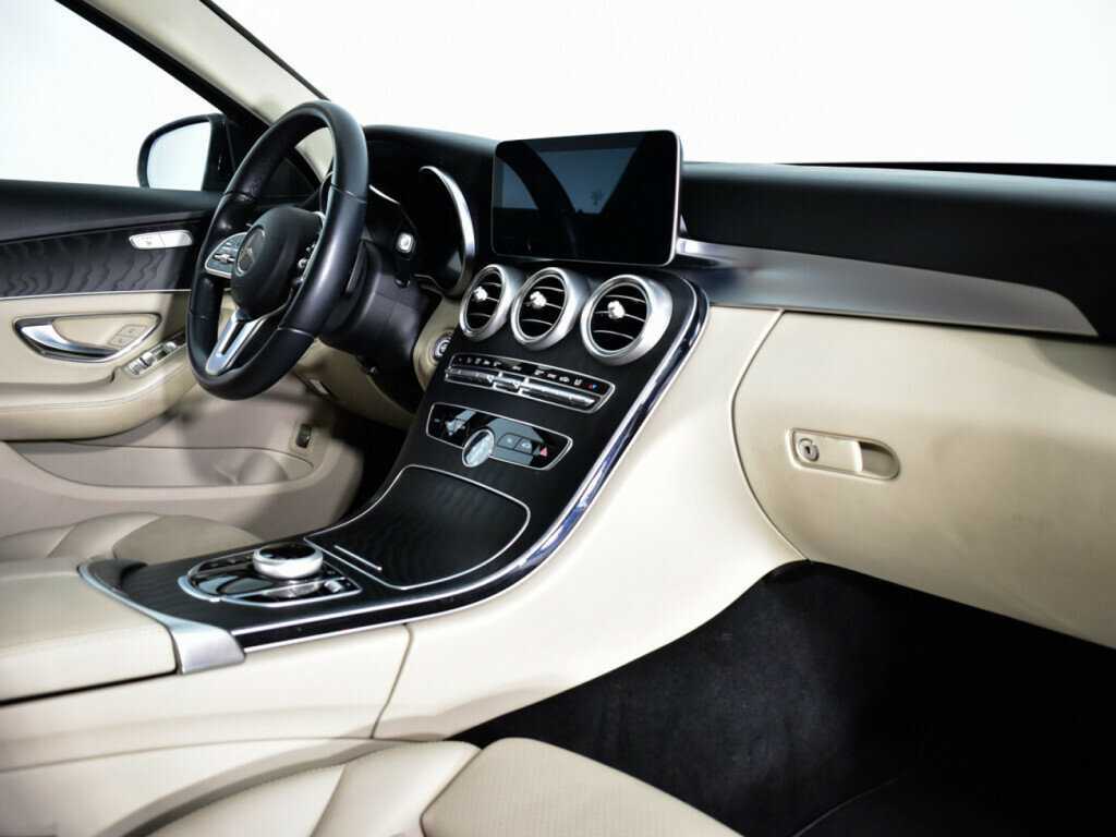 Б/У Мерседес-Бенц Ц-Класс 2018 года. Фото: #8