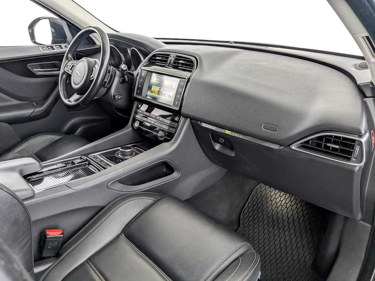 Б/У Ягуар Ф-Пэйс 2016 года. Фото: #10