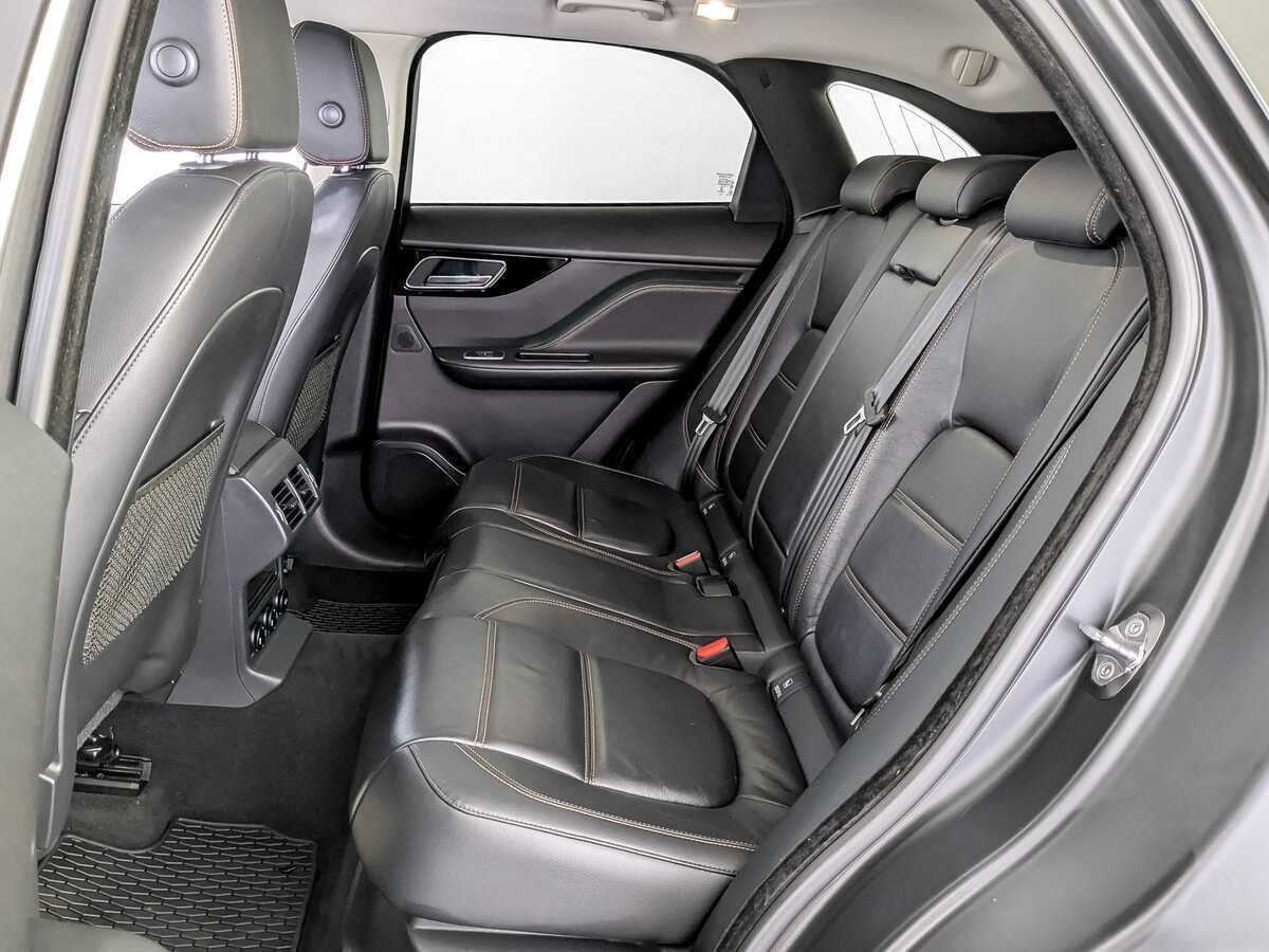 Б/У Ягуар Ф-Пэйс 2016 года. Фото: #11