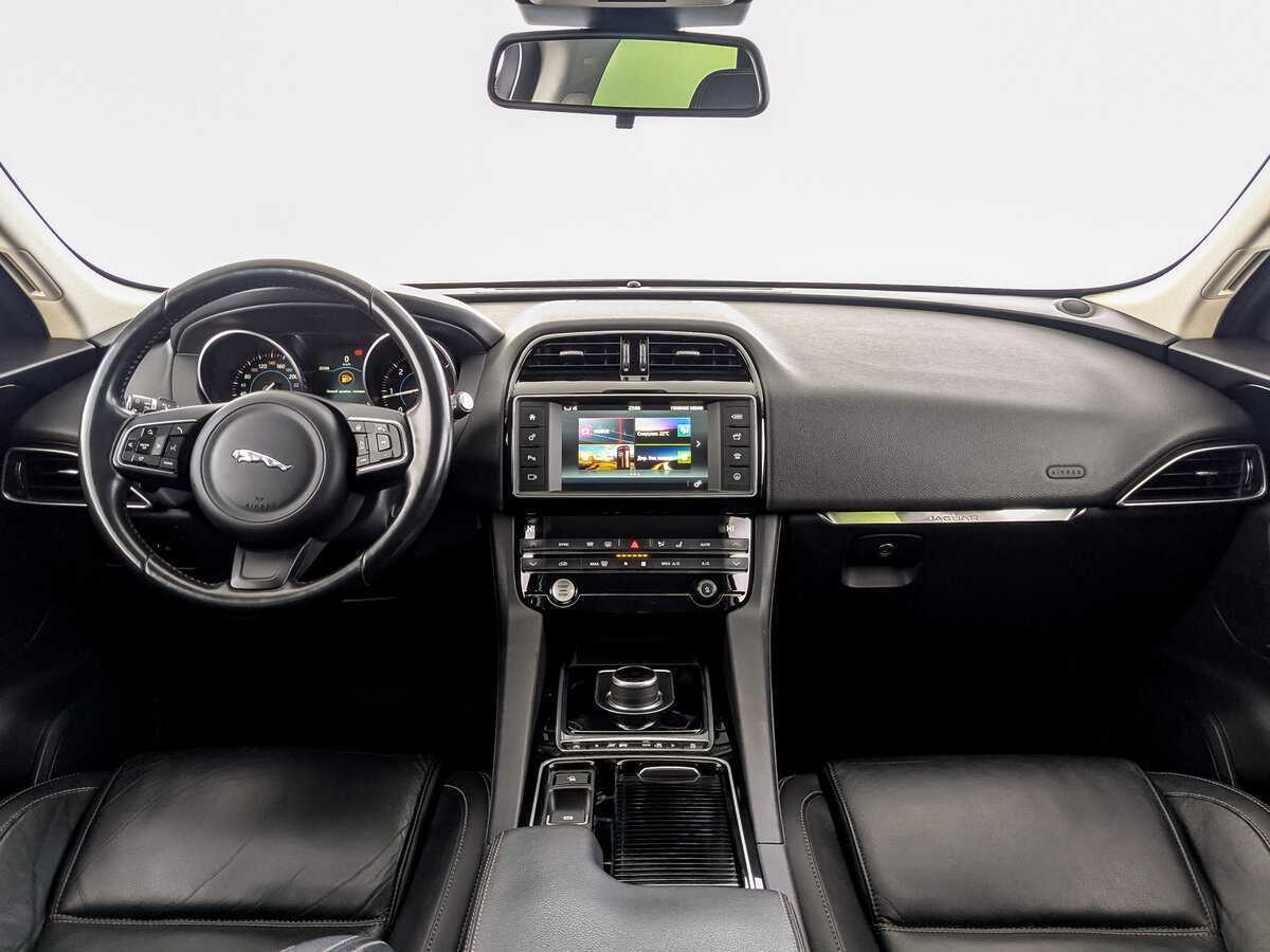 Б/У Ягуар Ф-Пэйс 2016 года. Фото: #13